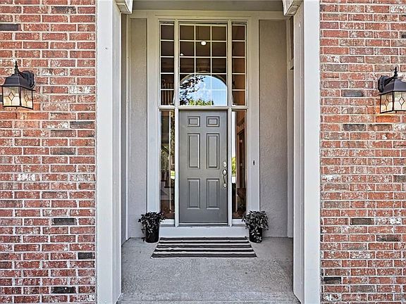 5th image of 8033 Clearwater Dr