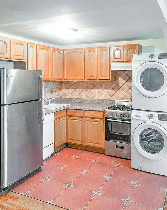 1st image of 205 Centre St APT 1A