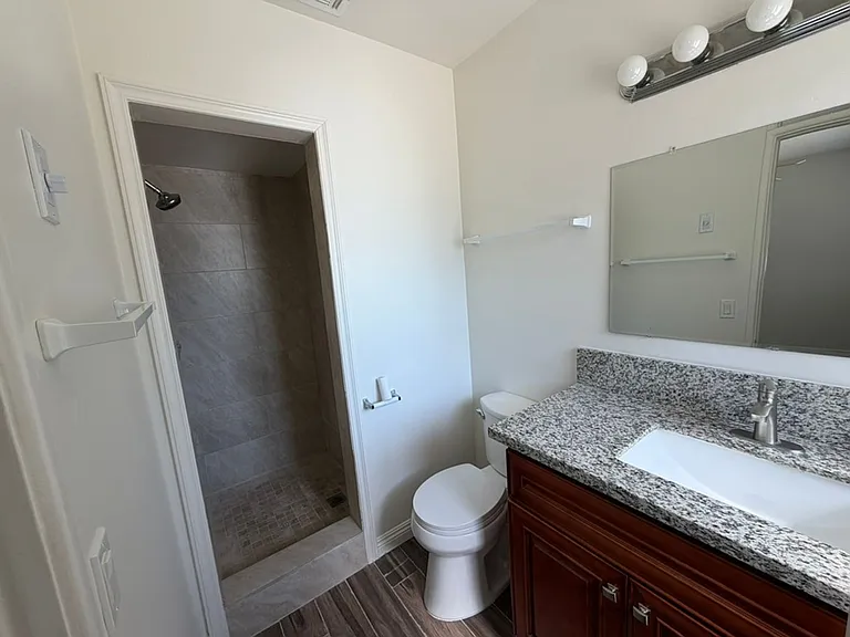 512 La Serena Dr — Photo 5