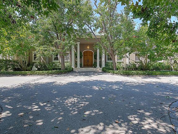 3rd image of 711 Eucalyptus Ave