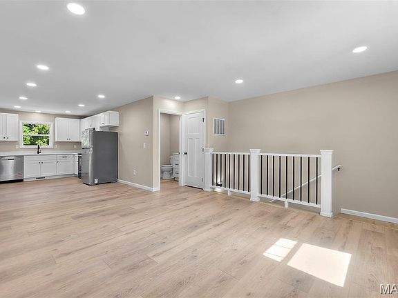 4th image of 235 Cedar Cir