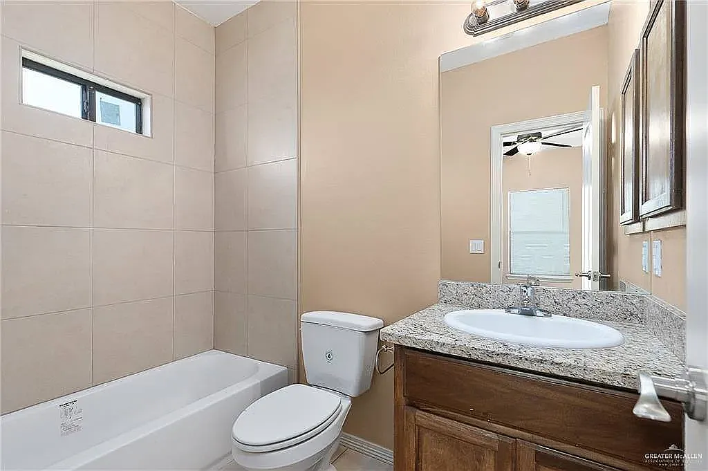 2 bed, 950 sqft, $858 — Photo 4