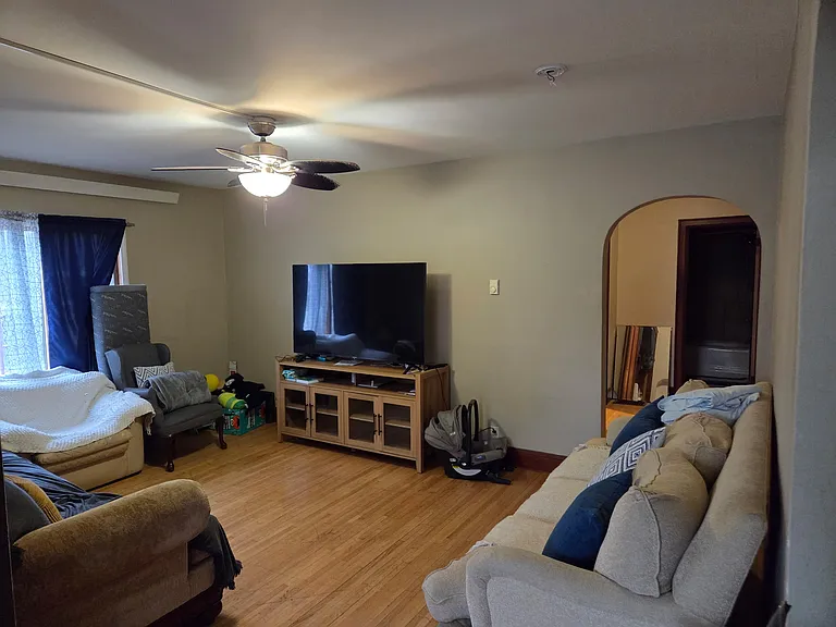 403 E 6th St #2 — Photo 4