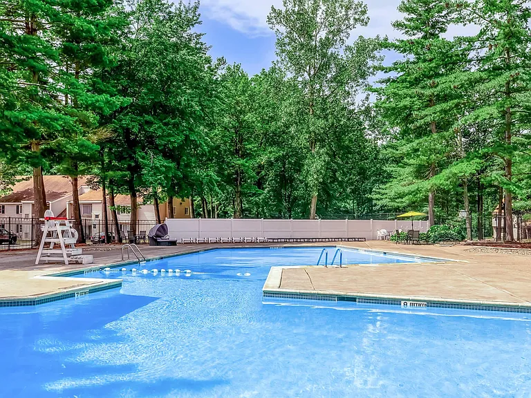 Foxrun Apartments — Photo 8