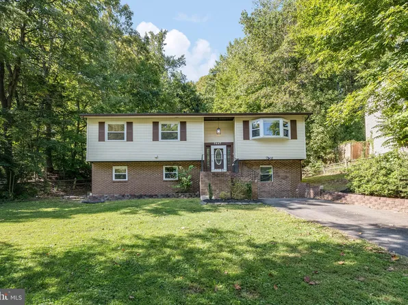 2447 Harpoon Dr, Stafford, VA 22554