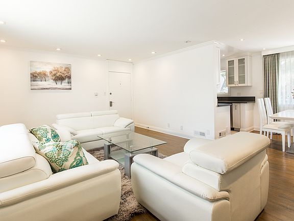 3rd image of 130 San Vicente Blvd #140B