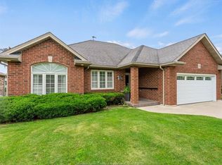 26 Golfview Dr, Kingsville, ON N9Y 4E3