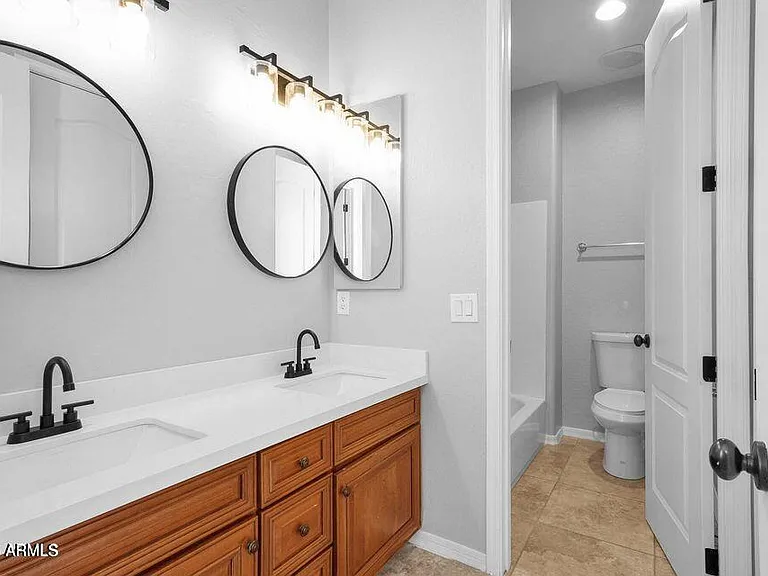 4590 E Waterman St — Photo 28