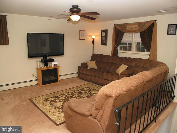 5th image of 1285 E Evergreen Dr