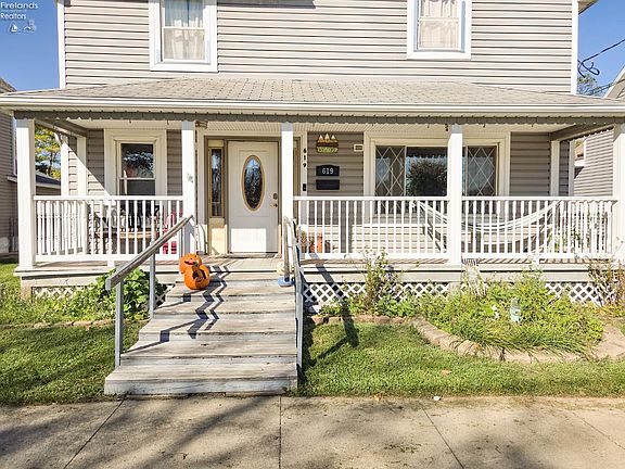 3rd image of 619 Bush Pl