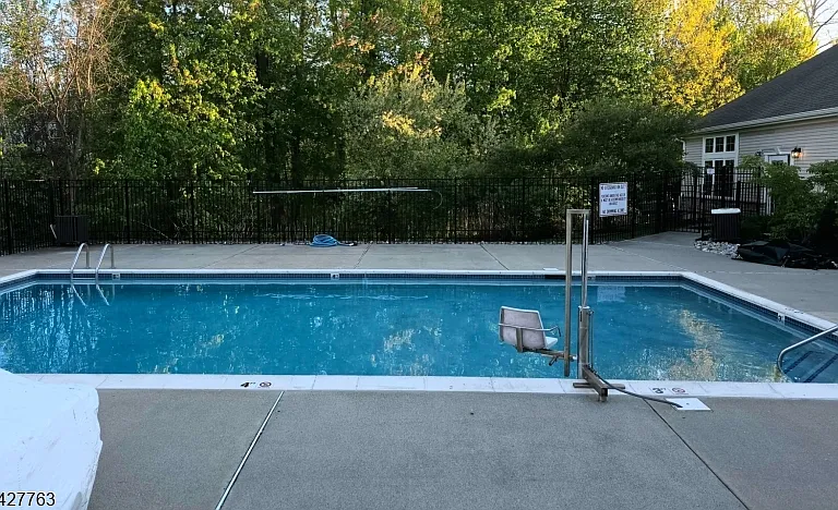 706 Brook Hollow Dr — Photo 11