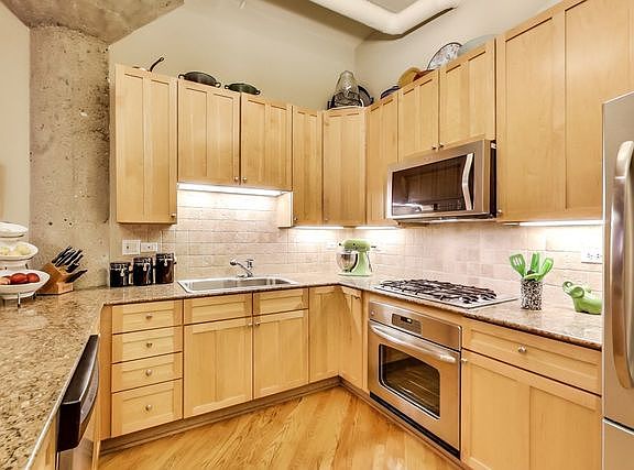 5th image of 1158 W Armitage Ave APT 203