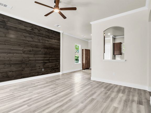 4th image of 407 Henderson St
