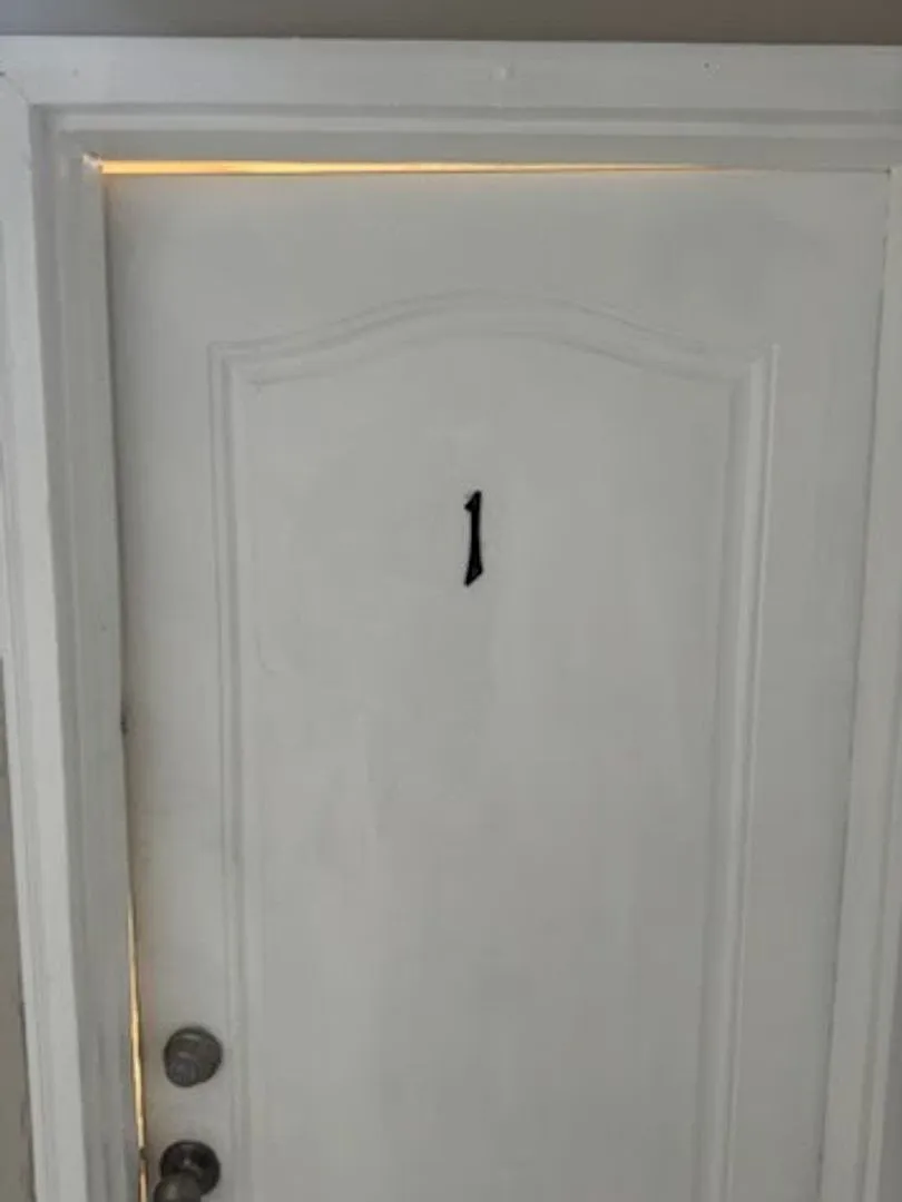 1 bed, 1.0 bath — Photo 2