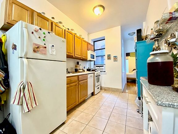 3rd image of 206 Saint Nicholas Ave APT 1N