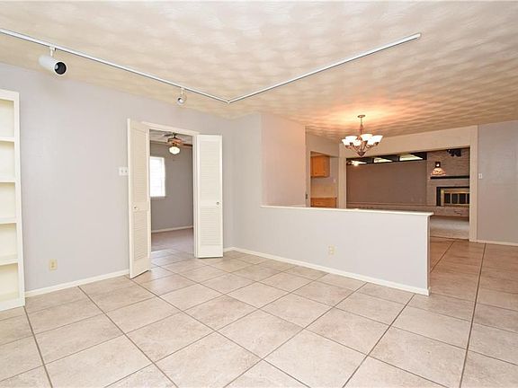 5th image of 8303 Briarwood Ln