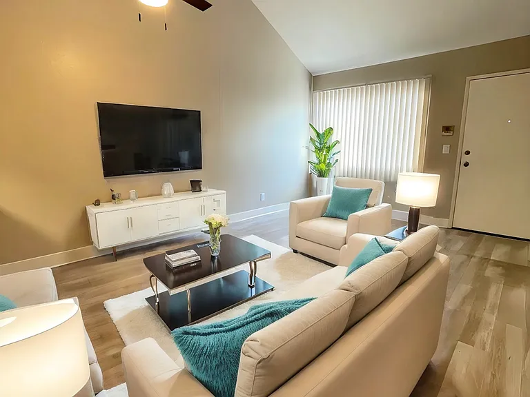 1207 Rose Ave #7 — Photo 5