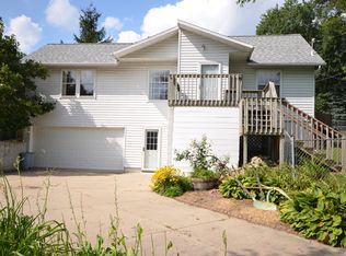 2030 Rainbow Dr, Waterloo, IA 50701