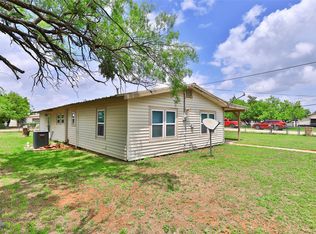 108 Indian Creek Dr, Tye, TX 79563