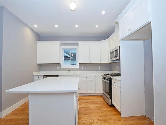 2nd image of 428 Lamont Ave #2
