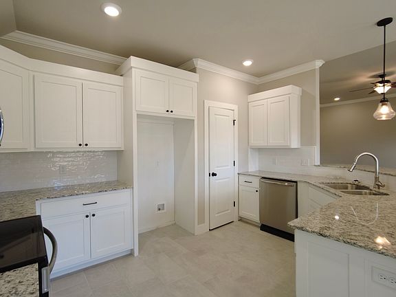 4th image of 1022 Fair Oaks St
