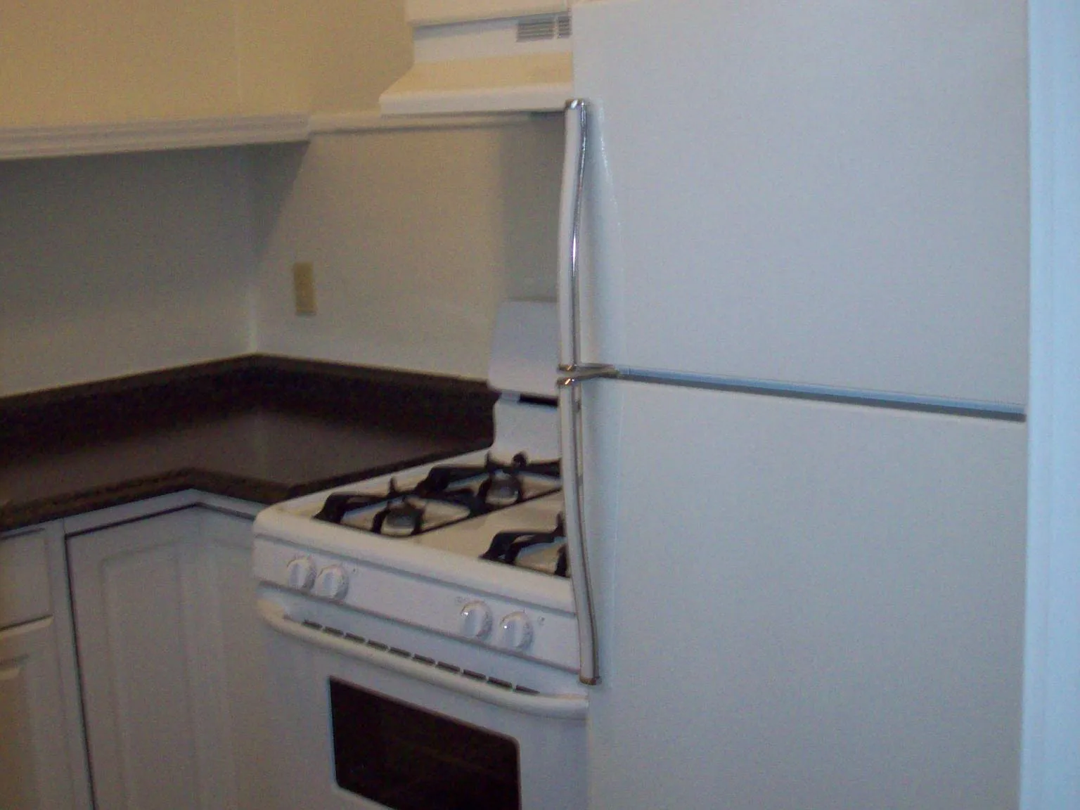 1 bed, 350 sqft, $775 — Photo 2