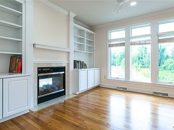 5th image of 126 Edwards Falls Ln