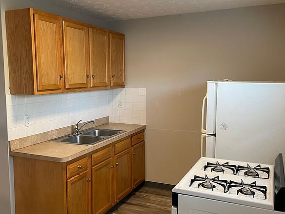 2nd image of 1555 Mayfair Blvd #6