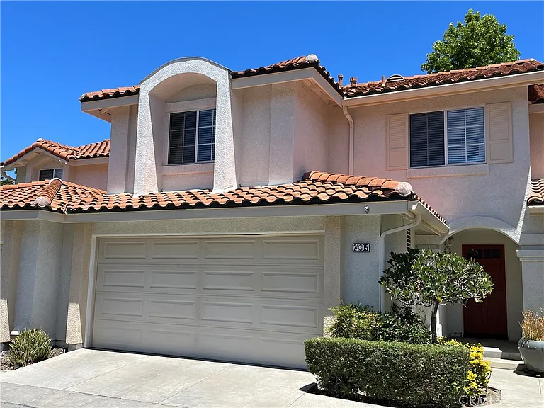 24305 Airporter Way — Photo 1