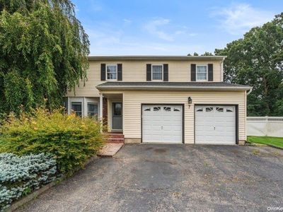 7 Leon, Centereach, NY, 11720