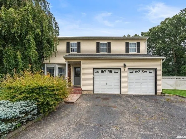 7 Leon, Centereach, NY 11720