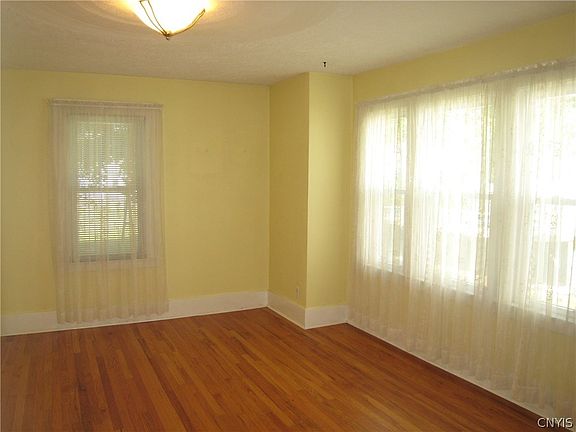 3rd image of 112 Cotton St