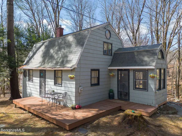 132 Dawn Dr, Becket, MA 01223