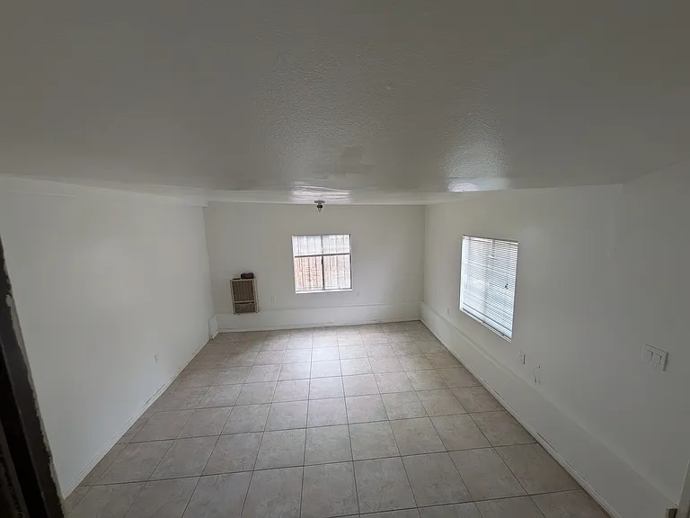 113 N Carol Dr — Photo 6