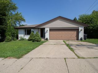 110 E Roberta Ave, Waukesha, WI 53186