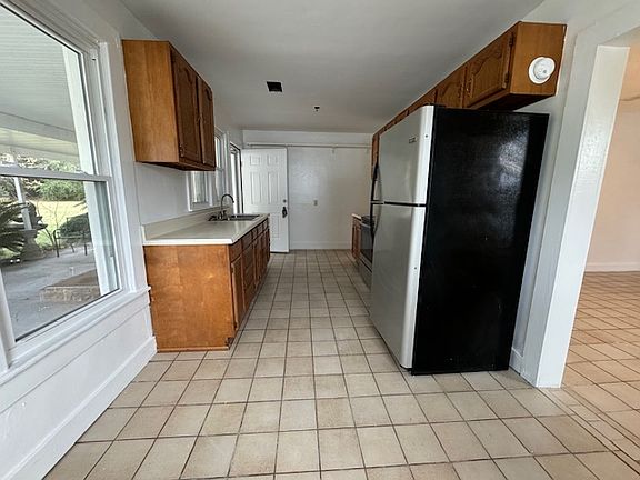 3rd image of 2202 Bisbee Ave