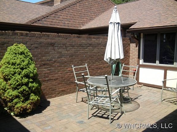 2nd image of 15 Bradford Cir