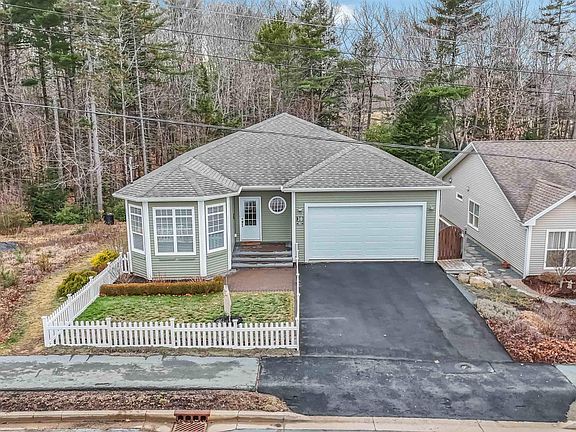 4th image of 38 Roundhouse Dr