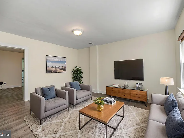319 Wolfe St #1/2 — Photo 6