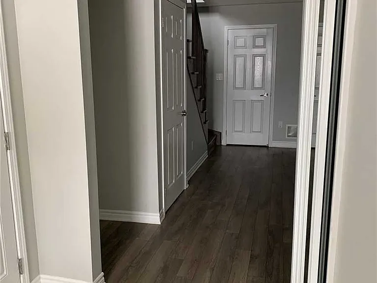 293 Eves Gate — Photo 3