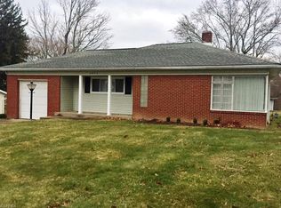 3033 Lookout Dr, Zanesville, OH 43701