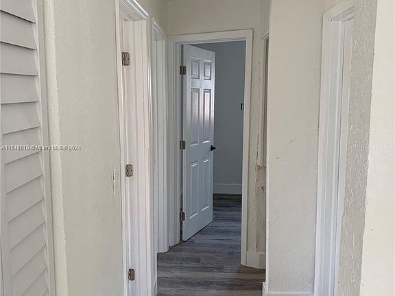 5th image of 724 Burlington St