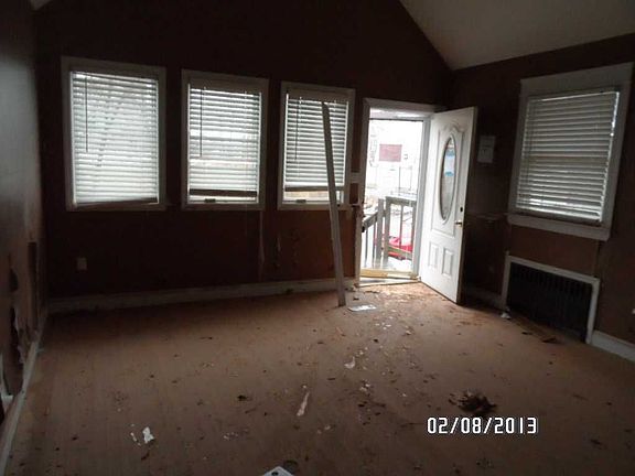 4th image of 127 Grimsby St