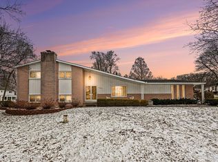 8635 Sandy Crest Dr, White Lake, MI 48386