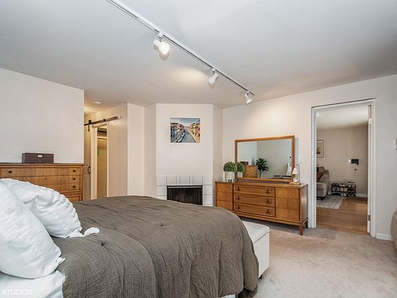 5th image of 3732 N Pine Grove Ave APT 2BC