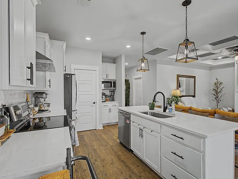 959 Alton Dr — Photo 9
