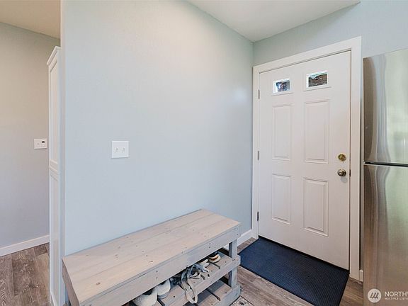 5th image of 814 Shark Court SW