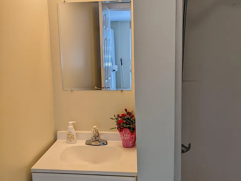 Bowen St — Photo 11