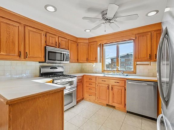 2nd image of 72 Cambridge Rd #2