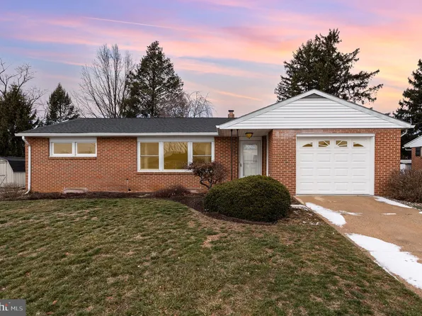 1765 Sagamore Dr, York, PA 17406